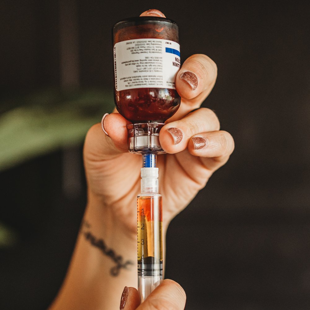 IV vitamin therapy nurse in Turnham Green - W4 preparing mobile drip session